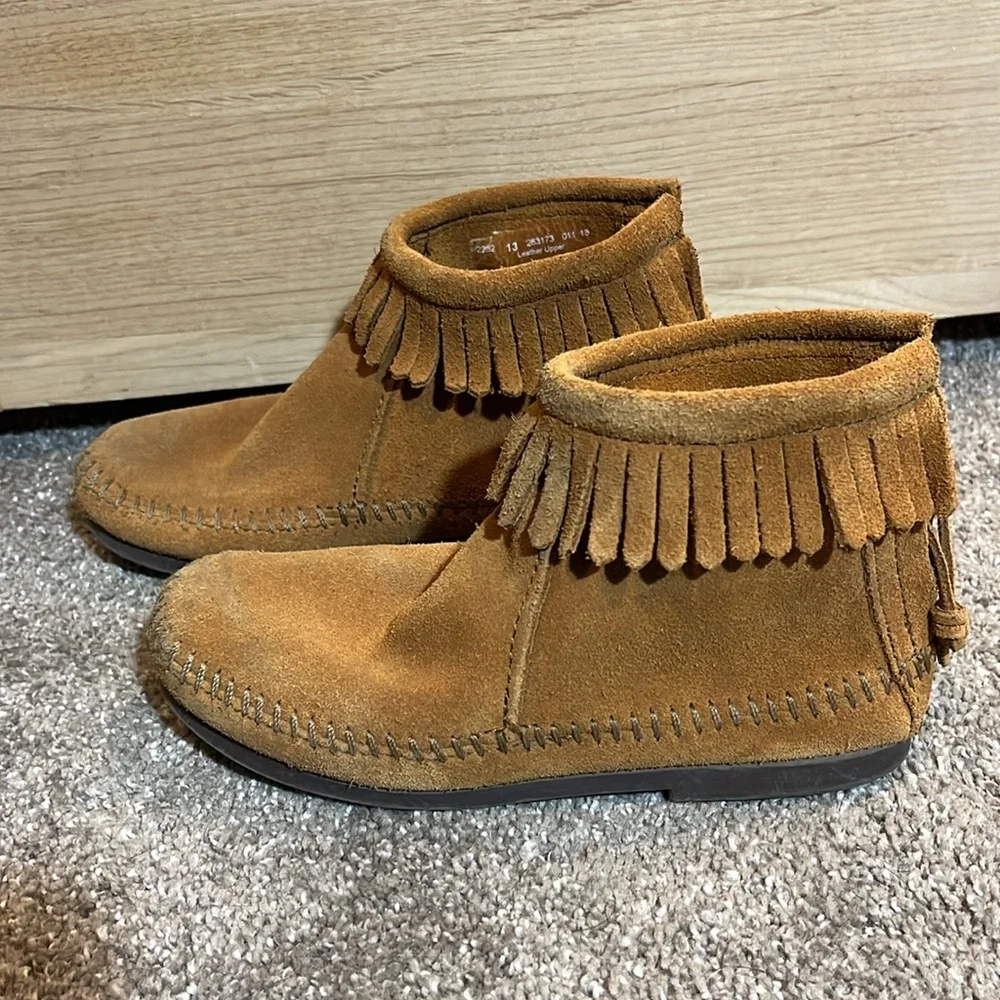 Minnetonka Moccasin Little Kid Suede Fringed Booties